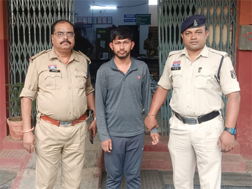 फर्जी महिला प्रोफाइल बनाकर युवकों को फंसाने वाला साइबर ठग&hellip;