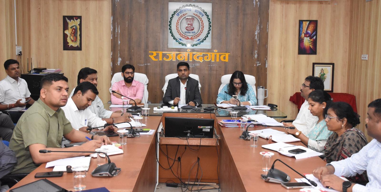 टीएल बैठक में कलेक्टर के कड़े निर्देश : सीएम हेल्पलाइन के आवेदनों का समय-सीमा में करें गुणवत्तापूर्ण निराकरण