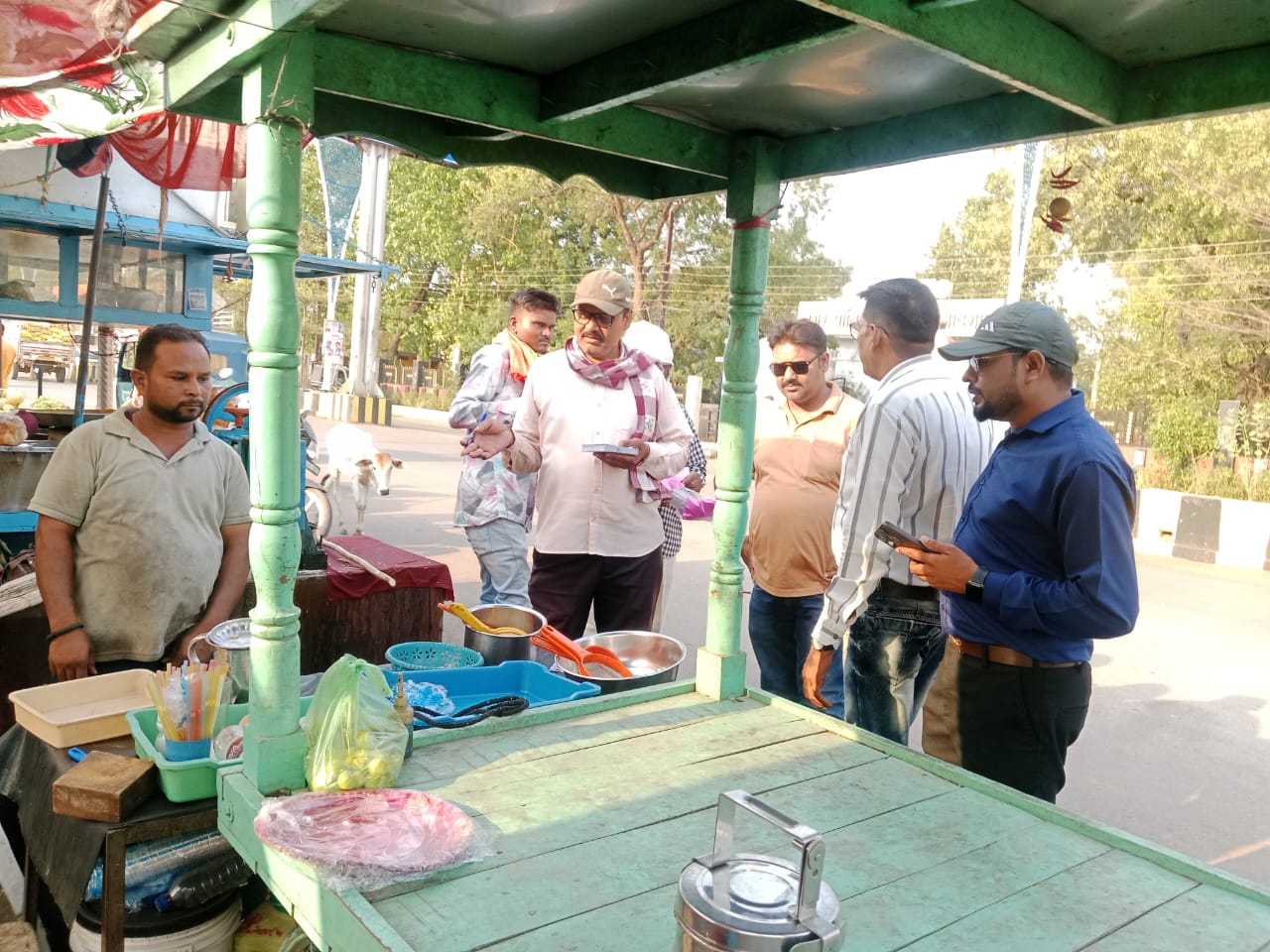 पर्यावरण संरक्षण : झिल्ली-पन्नी का उपयोग न करने निगम की समझाइश, नंदई और निगम कार्यालय के सामने कार्रवाई