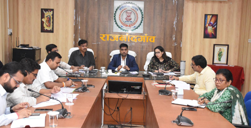 कलेक्टर ने साप्ताहिक समय-सीमा बैठक में विभागीय कार्यों की समीक्षा की