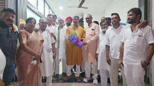 प्रदेश कांग्रेस महामंत्री शाहिद भाई के कार्यालय पहुंचे नेता प्रतिपक्ष महंत, कार्यकर्ताओं से की भेंट-मुलाकात