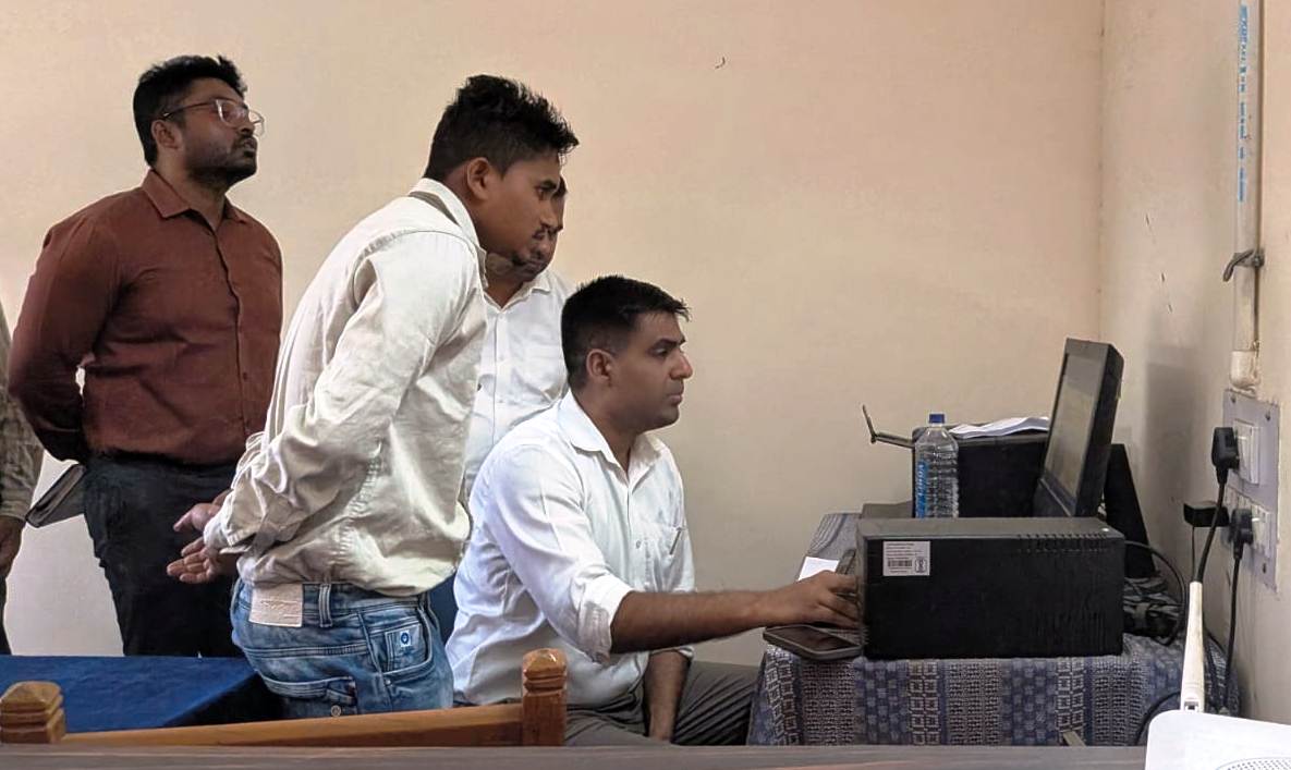 तहसील कार्यालय पहुंचे कलेक्टर, ग्रामीणों से सीधे संवाद कर सुनी समस्याएं