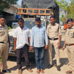 अनाज गोदाम में चोरी के मामले में फरार दो और आरोपी गिरफ्तार, पिकअप व नकदी जप्त