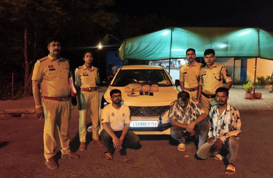 दुर्ग से राजनांदगांव ला रहे थे गांजा, पुलिस ने रास्ते&hellip;