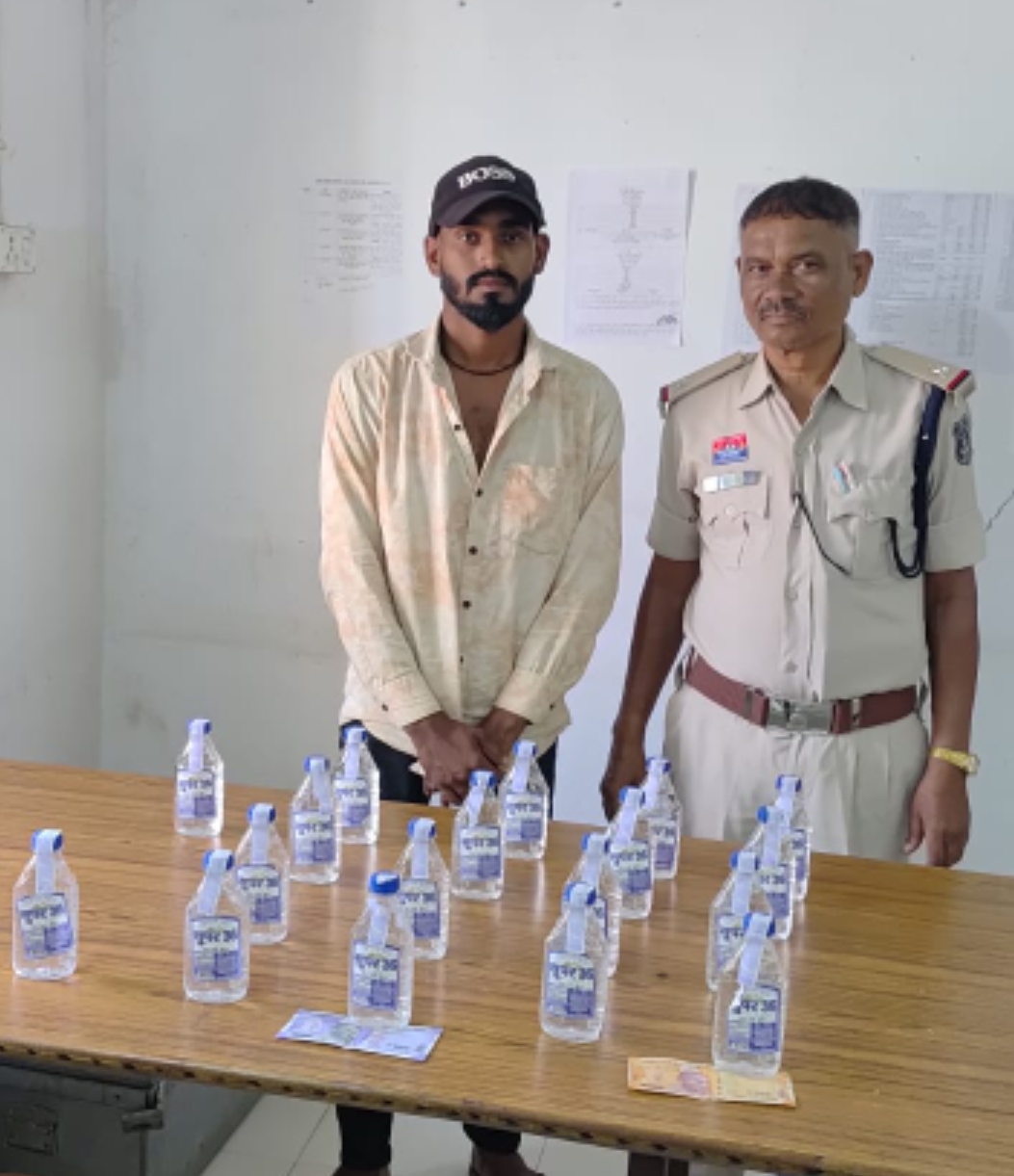 मचानपार में अवैध शराब बिक्री पर पुलिस की कार्रवाई, 18 पौवा शराब जब्त