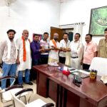 रेलवे स्टेशन पर जीवनदान सेवा संस्था की रात्रिकालीन नि:शुल्क जल सेवा संपन्न, स्टेशन मास्टर का किया गया सम्मान