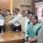 गौवंशों की मौत और पत्रकारों पर जानलेवा हमले के विरोध में कांग्रेस ने कलेक्टर व एसपी को सौंपे ज्ञापन