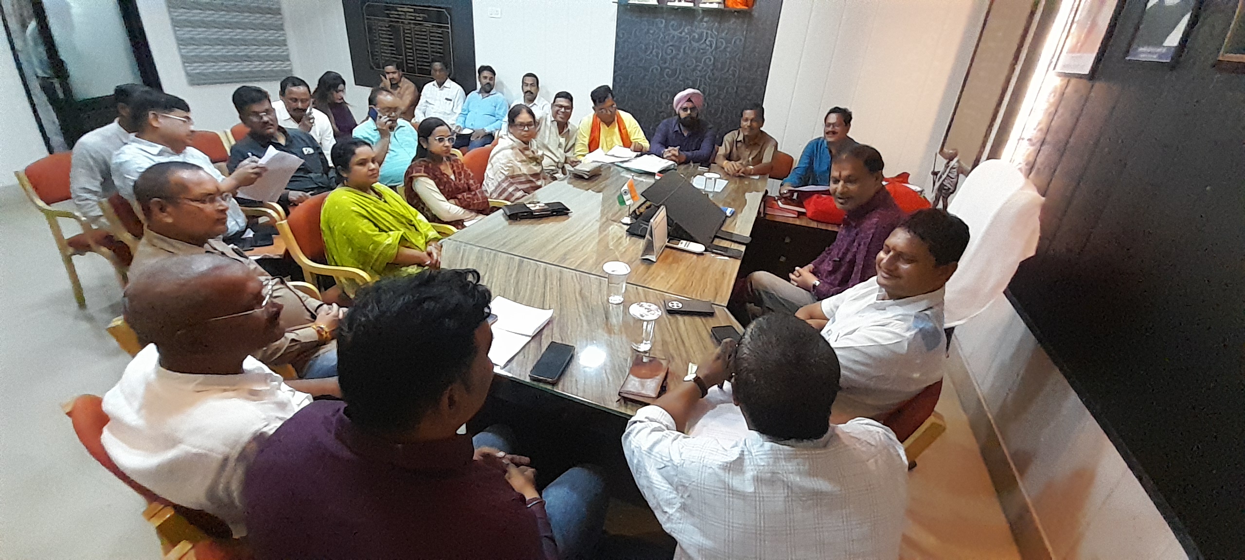 महापौर परिषद की बैठक में विकास कार्यों को मिली हरी झंडी : पाइपलाइन विस्तार, नाला निर्माण और निगम की दुकानों के जीर्णोद्धार पर लगी मुहर