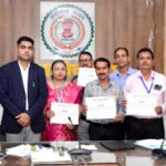 कलेक्टर ने उत्कृष्ट कार्यों के लिए प्राचार्यों एवं शिक्षकों को किया सम्मानित
