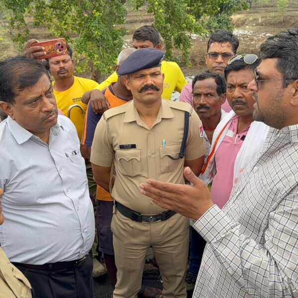 पहली बारिश में बह गया भ्रष्टाचार का पुल, दोषियों पर एफआईआर हो : जितेंद्र मुदलियार