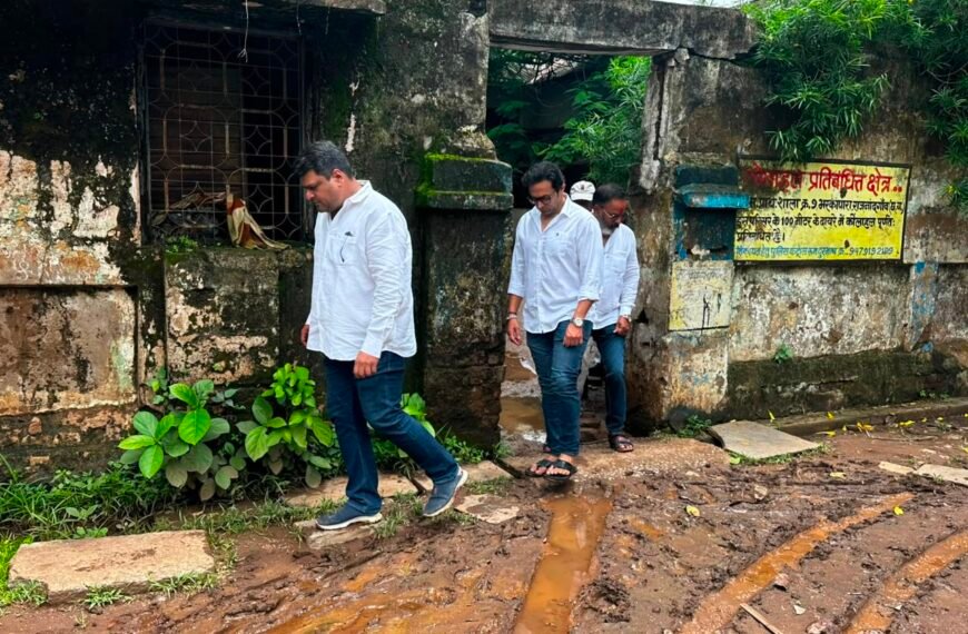 टांकापारा स्कूल में कीचड़ से गुजरने की मजबूरी, जर्जर भवन&hellip;