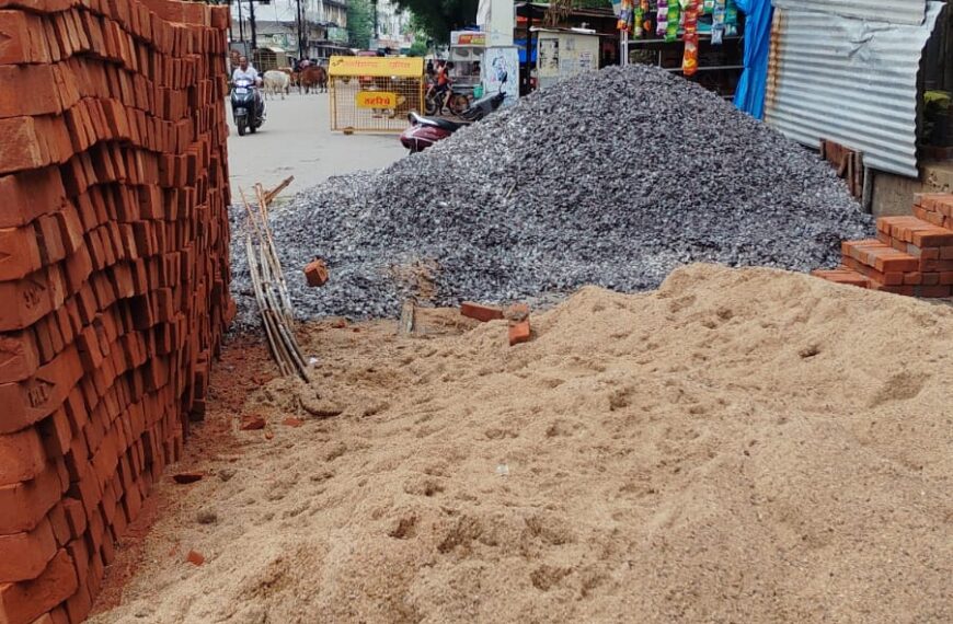 सड़क पर रेत, गिट्टी और मलबा रखने वालों पर कार्रवाई&hellip;