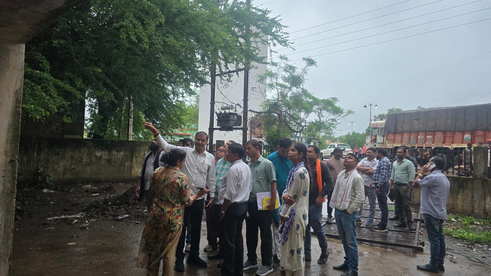 महापौर ने यातायात नगर जीर्णोद्धार कार्य का किया निरीक्षण : गुणवत्ता का ध्यान रखने और निर्माण में तेजी लाने के निर्देश