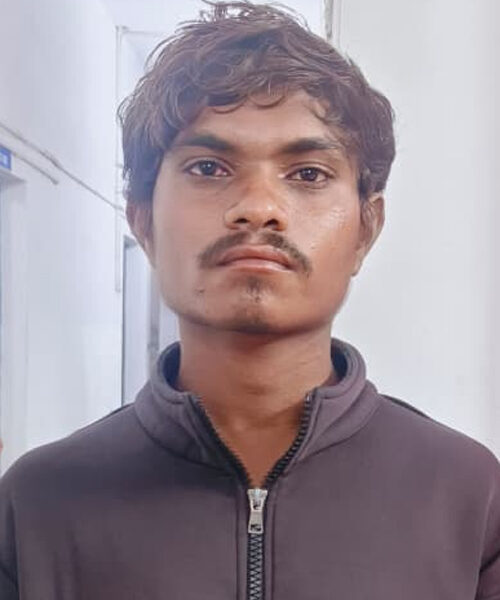 ‘मोबाइल नहीं बिक रहा’ कहकर चाकू से हमला करने वाला बदमाश गिरफ्तार, भेजा गया जेल