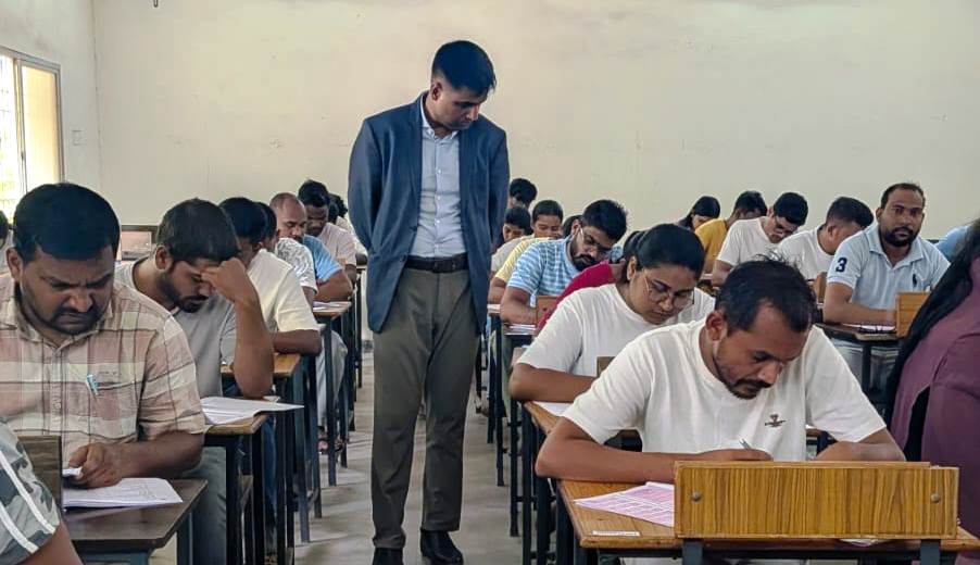 सीजीपीएससी उप निरीक्षक प्रारंभिक परीक्षा : राजनांदगांव के 7 केंद्रों में परीक्षा संपन्न, कलेक्टर ने व्यवस्थाओं का लिया जायजा
