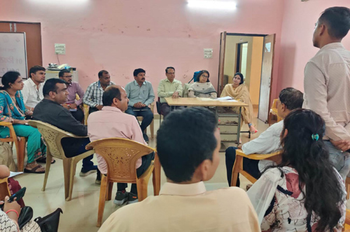 जिला एचआईवी एड्स नियंत्रण समिति की समीक्षा बैठक : एचआईवी पॉजिटिव मरीजों को सरकारी योजनाओं से जोड़ने और फॉलोअप के निर्देश