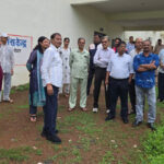 महापौर व आयुक्त ने संभाला मोर्चा, चिखली दीनदयाल नगर में जलभराव की समस्या का जायजा लिया