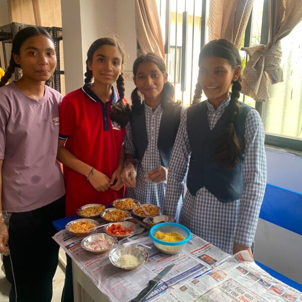 प्रयास आवासीय विद्यालय में विद्यार्थियों ने लगाया फूड स्टॉल, व्यवहारिक शिक्षा व कौशल का दिया परिचय