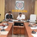 कलेक्टर ने ली राजस्व अधिकारियों की बैठक, प्रकरणों के समयबद्ध निराकरण के दिए निर्देश