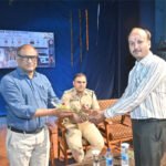 डिजिटल ठगी से बचना है तो सतर्कता जरूरी : संगीत विश्वविद्यालय में एसपी लक्ष्य शर्मा बोले- अनजान लिंक व कॉल से रहें सावधान