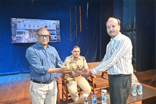 डिजिटल ठगी से बचना है तो सतर्कता जरूरी : संगीत विश्वविद्यालय में एसपी लक्ष्य शर्मा बोले- अनजान लिंक व कॉल से रहें सावधान
