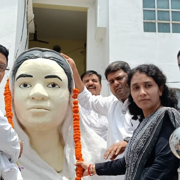 मिनीमाता जी की पुण्यतिथि पर कांग्रेसजनों ने अर्पित की श्रद्धांजलि