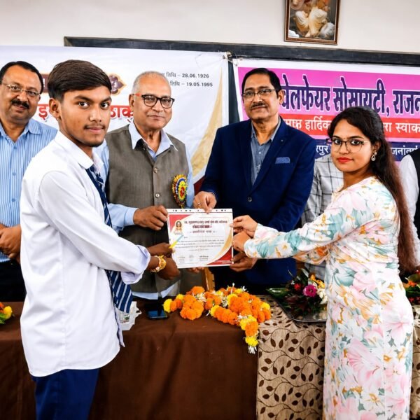 राशि वेलफेयर सोसायटी ने किया पूर्व सैनिकों का सम्मान, क्विज़ प्रतियोगिता में चमके विद्यार्थी