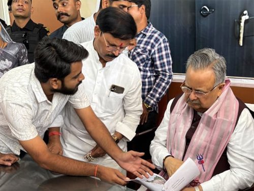छह माह से बंद सड़क निर्माण से ग्रामीण परेशान, शुभम&hellip;