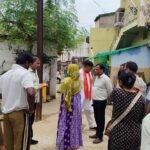 विकास और व्यवस्था का जायजा : लालबाग वार्ड में पैदल घूमे महापौर मधुसूदन यादव, पानी-सफाई और निर्माण कार्यों का लिया जायजा
