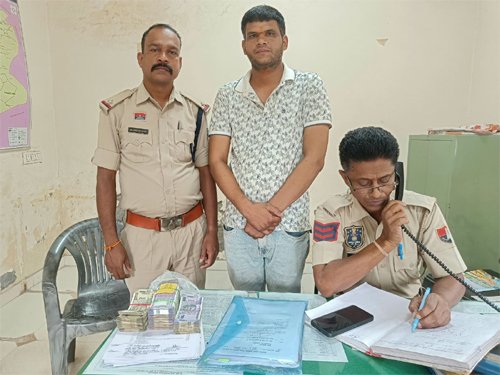 पेपर कप मशीन व कच्चा माल देने के नाम पर&hellip;
