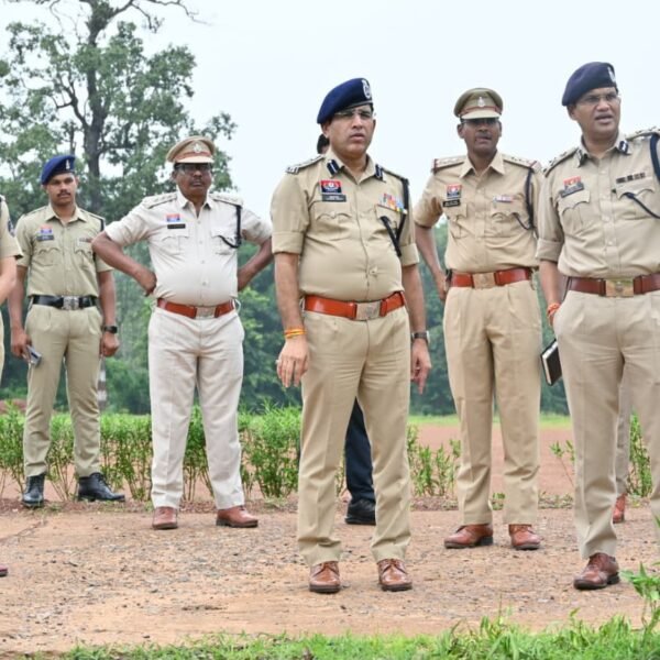 आईजी अजय यादव का मानपुर-मोहला में आकस्मिक निरीक्षण, साइबर ठगी की राशि तुरंत होल्ड कराने के दिए निर्देश