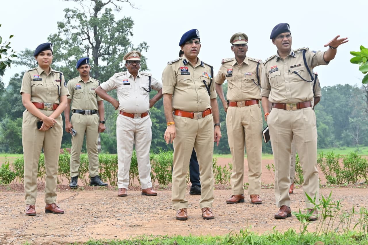 आईजी अजय यादव का मानपुर-मोहला में आकस्मिक निरीक्षण, साइबर ठगी की राशि तुरंत होल्ड कराने के दिए निर्देश