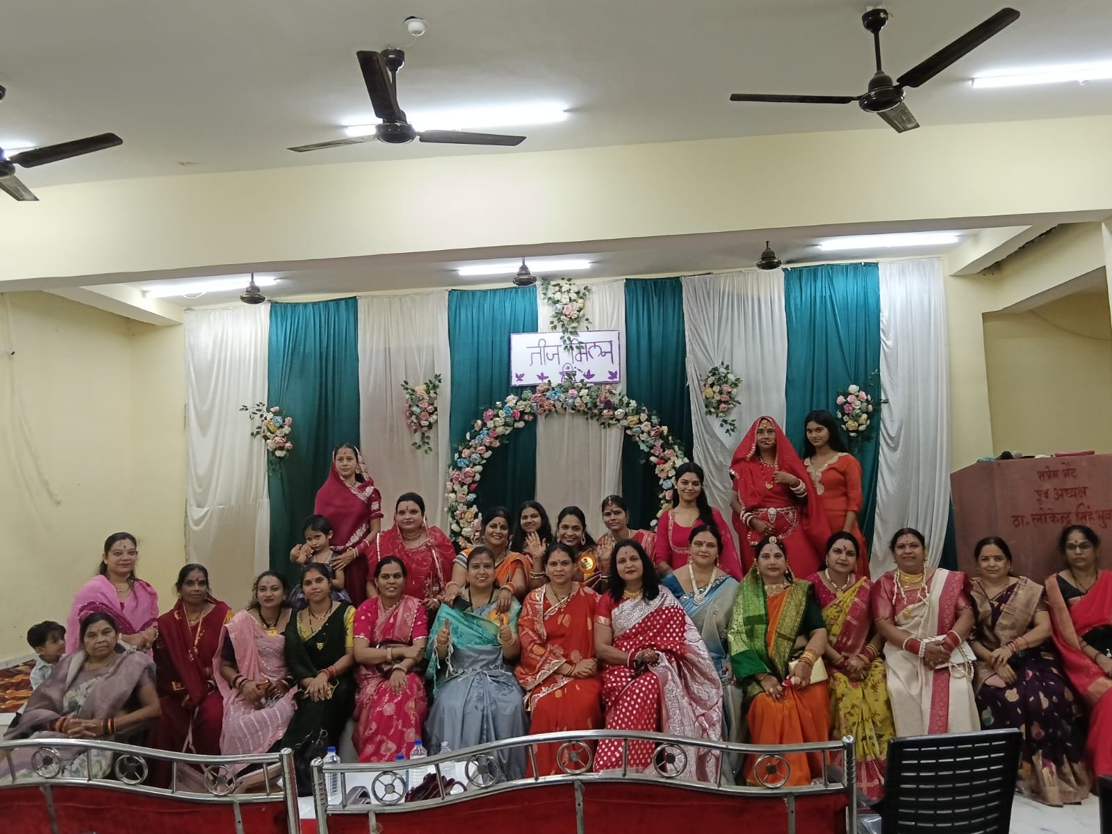 तीज मिलन में सजी संस्कृति की रंगीन शाम, प्रतियोगिताओं में महिलाओं ने दिखाया हुनर