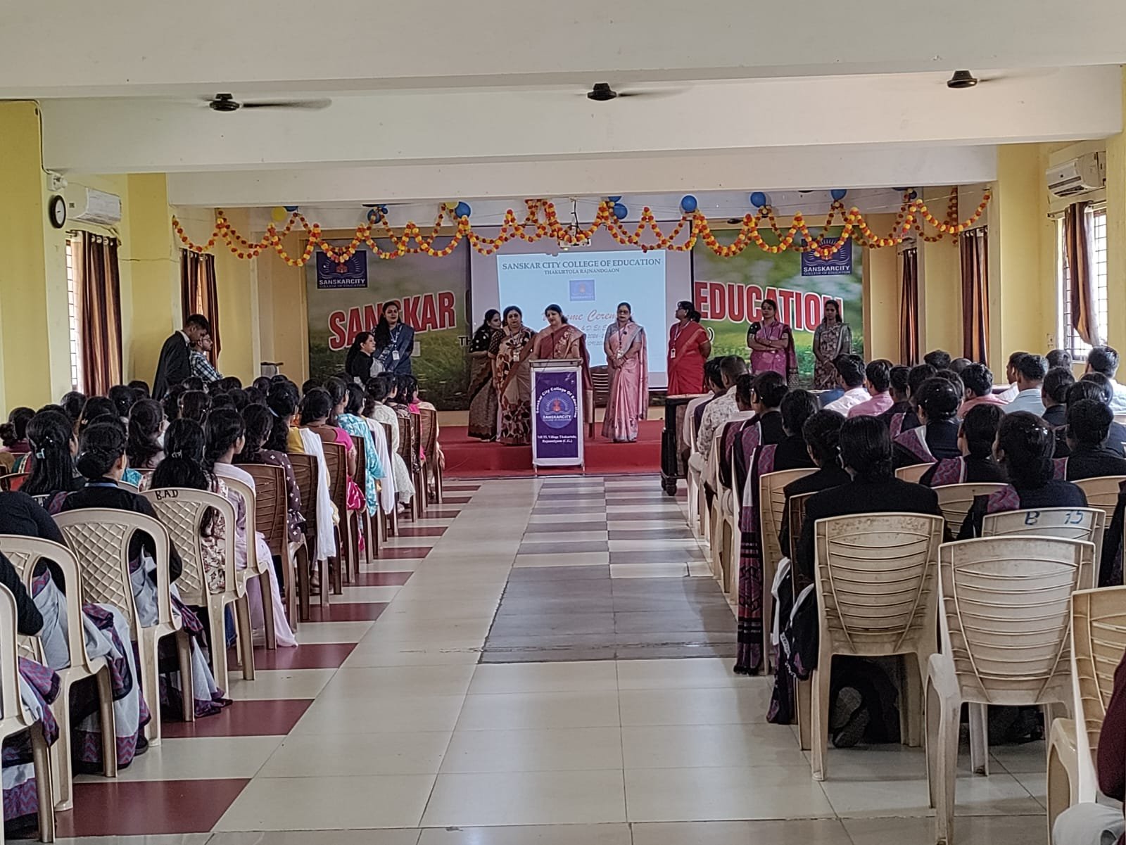 संस्कार सिटी कॉलेज में नवप्रवेशित विद्यार्थियों का आत्मीय स्वागत, ‘विकसित भारत’ थीम पर सजीं आकर्षक रंगोलियां