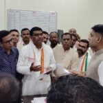 जनहित के मुद्दों को लेकर जिला कांग्रेस ने कलेक्टर को सौंपा ज्ञापन