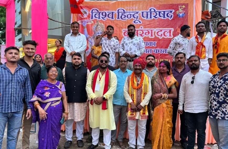यादव समाज की भव्य शोभायात्रा का मानव मंदिर चौक पर&hellip;