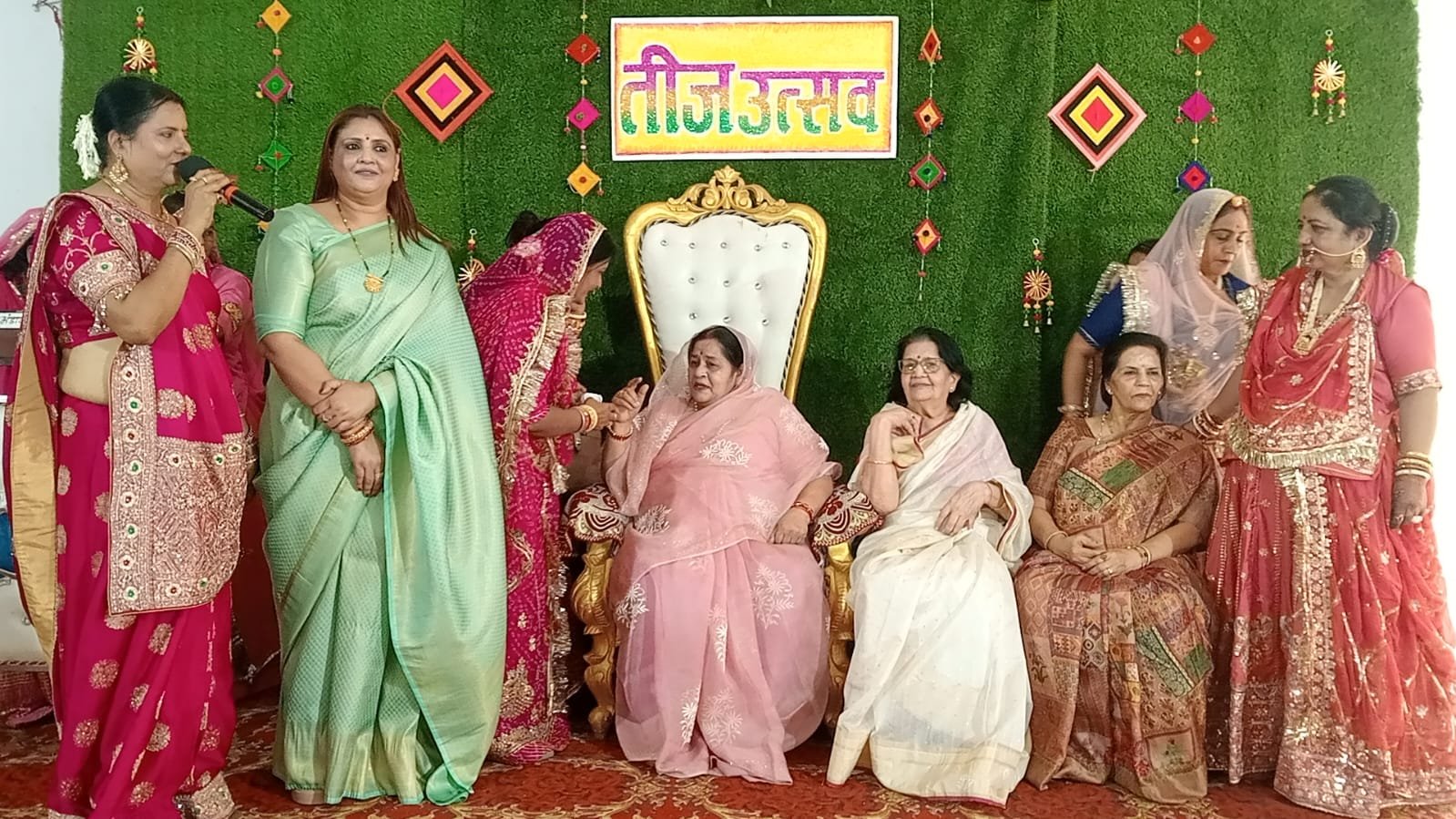 तीज गीतों पर थिरके कदम : सोलह श्रृंगार में सजीं महिलाएं, राजपूती संस्कृति के रंग में रंगा तीज महोत्सव