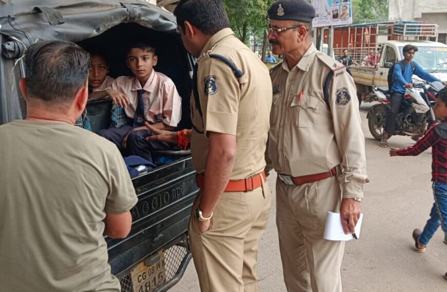 स्कूली ऑटो चालकों एवं बच्चों को यातायात सुरक्षा के प्रति&hellip;