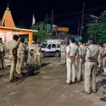त्यौहारों के मद्देनजर राजनांदगांव पुलिस अलर्ट : डोंगरगढ़ में 150 जवानों ने निकाला कॉम्बिंग गश्त, बदमाशों की हुई चेकिंग