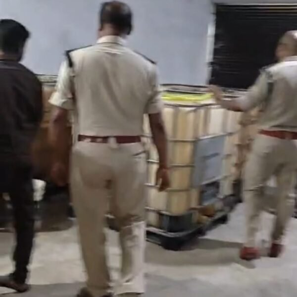 अवैध डीजल भंडारण पर चिचोला पुलिस व स्पेशल टीम का छापा, 4 लाख का 4000 लीटर डीजल जब्त