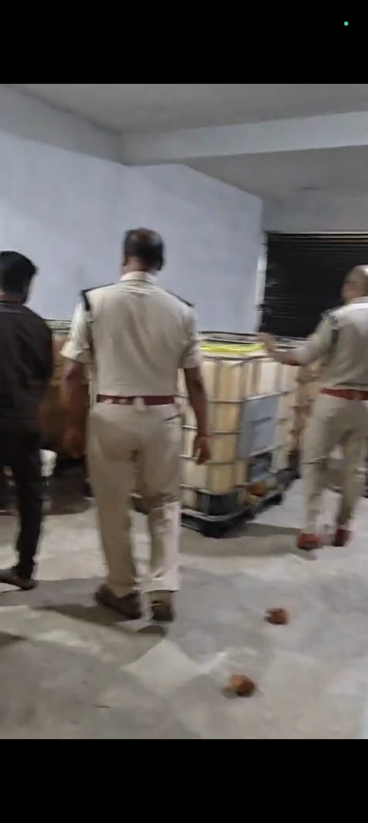 अवैध डीजल भंडारण पर चिचोला पुलिस व स्पेशल टीम का छापा, 4 लाख का 4000 लीटर डीजल जब्त