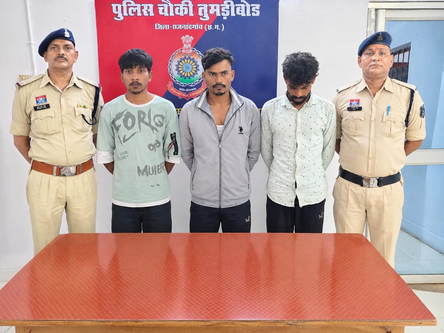 चोरी के 2 मामलों का खुलासा : 4 आरोपी गिरफ्तार, आरोपियों के कब्जे से 60 हजार नगद, घड़ियां व चोरी का सामान बरामद