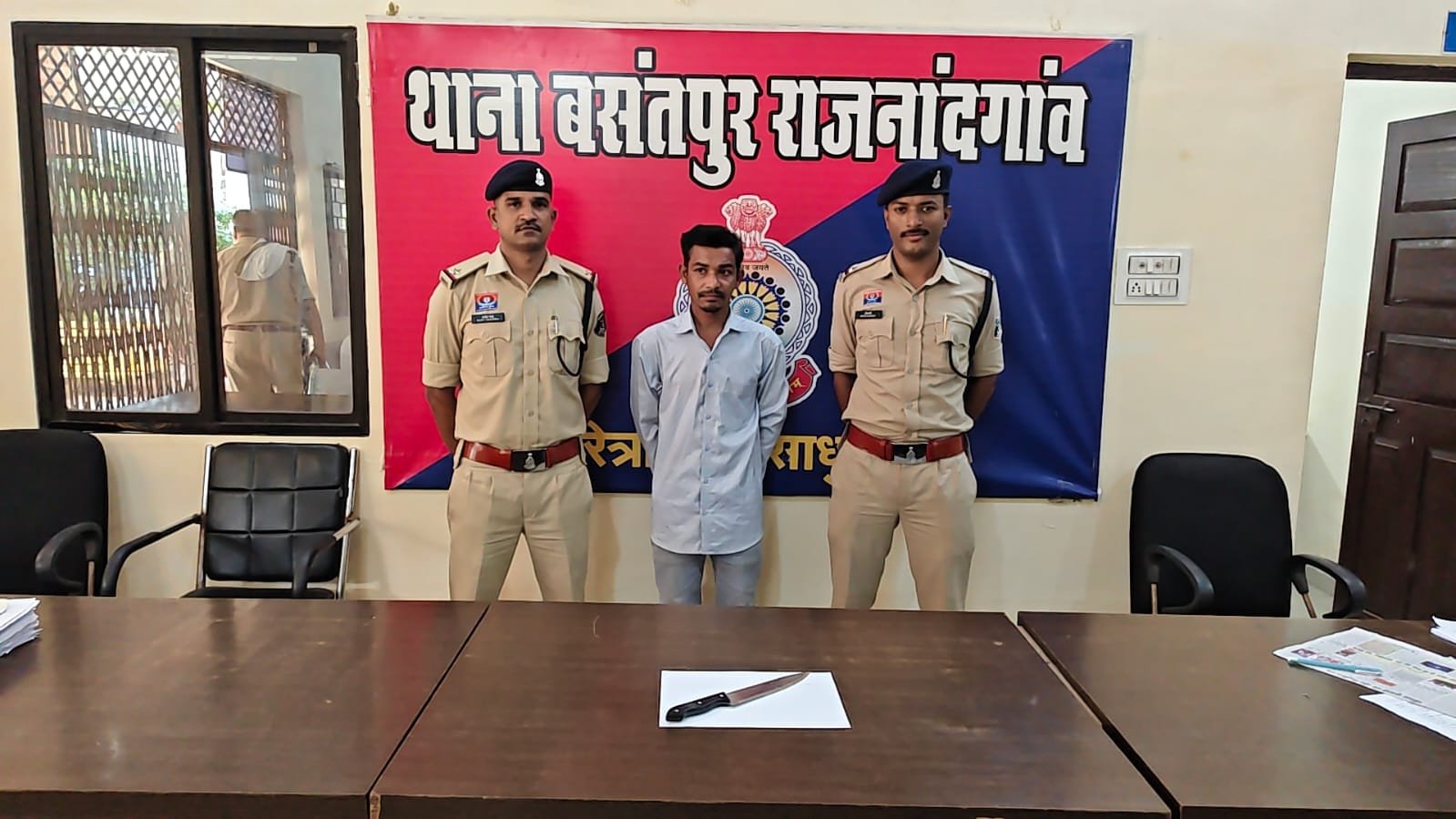 सार्वजनिक स्थान पर चाकू लहराकर लोगों को डराने वाला आरोपी गिरफ्तार