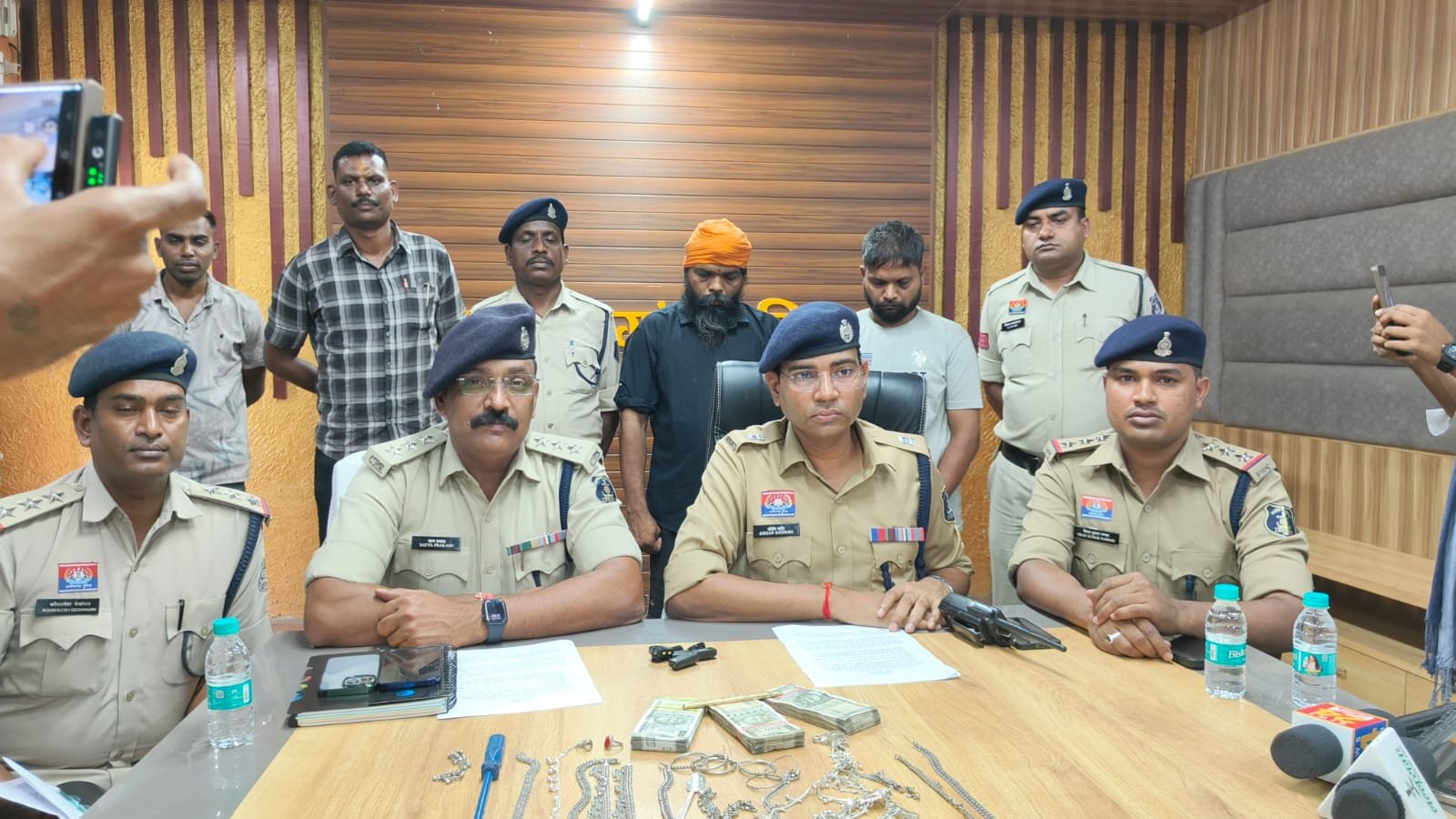 दिनदहाड़े चोरी का बसंतपुर पुलिस ने किया पर्दाफाश : जेल में रची गई थी साजिश, 2 आरोपी गिरफ्तार