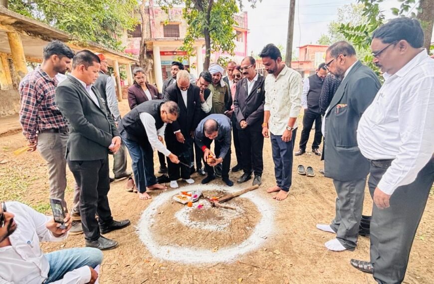 तहसील कार्यालय में ₹10 लाख की लागत से बनेगा प्रतिक्षालय, महापौर मधुसूदन यादव ने किया भूमिपूजन