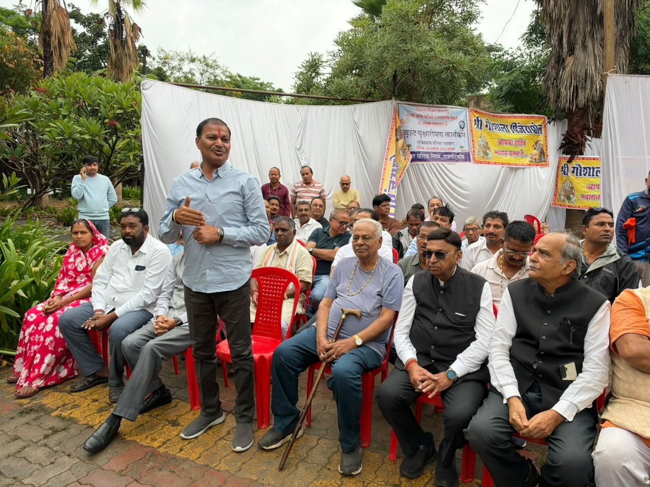 लखोली मुक्तिधाम में गौशाला पिंजरा पोल और चेम्बर ऑफ कॉमर्स ने चलाया वृहद वृक्षारोपण अभियान, रोपे 100 से अधिक पौधे