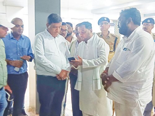 कांग्रेस नेता आसिफ अली ने डीआरएम से अंडरब्रिज निर्माण में&hellip;