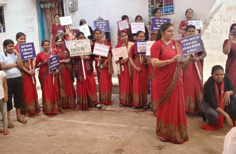 विश्व मानसिक स्वास्थ्य दिवस पर विशेष व्याख्यान, रैली और नुक्कड़ नाटक से ग्रामीणों को किया जागरूक