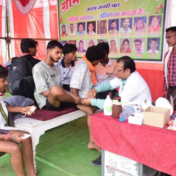 मां बम्लेश्वरी के पदयात्रियों के लिए बिछा सेवा का कालीन : 45 पंडालों में 24 घंटे मिल रहा नि:शुल्क भोजन, नाश्ता और इलाज