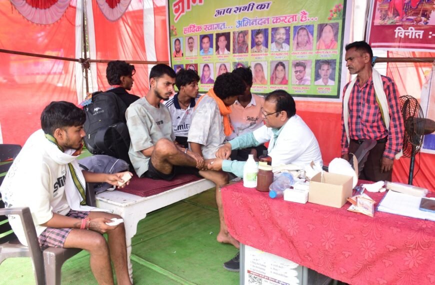 मां बम्लेश्वरी के पदयात्रियों के लिए बिछा सेवा का कालीन&hellip;